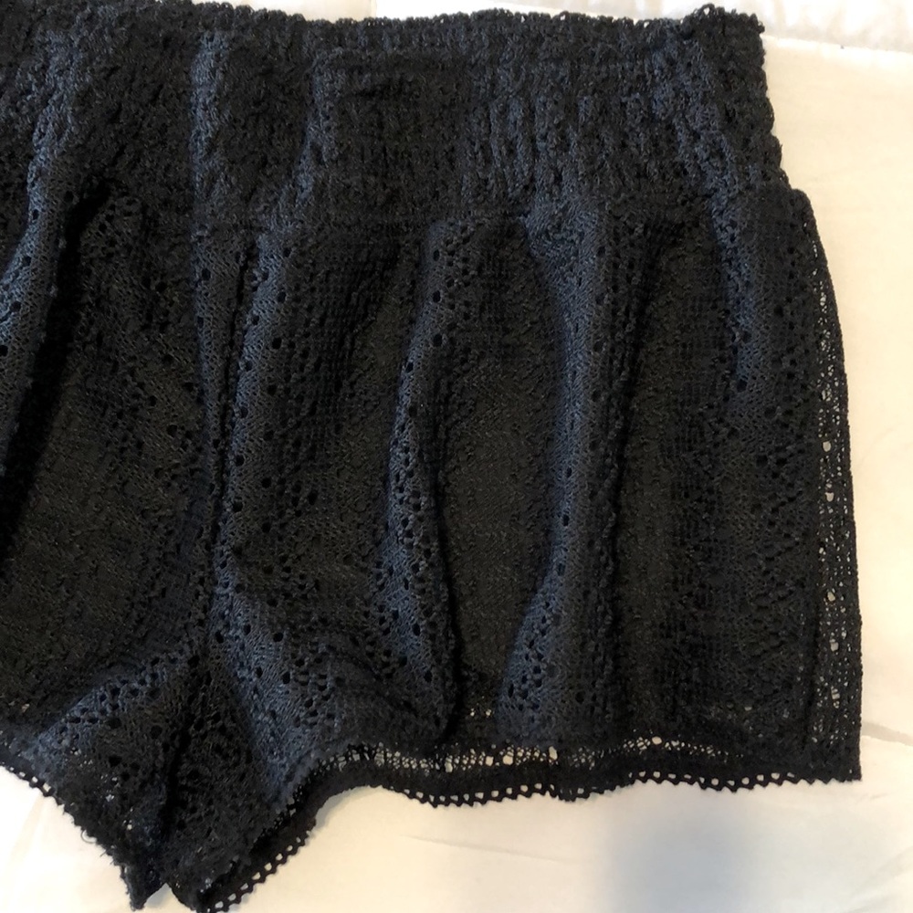 Shell Net Layered Like Polyester Shorts Med. - image 3